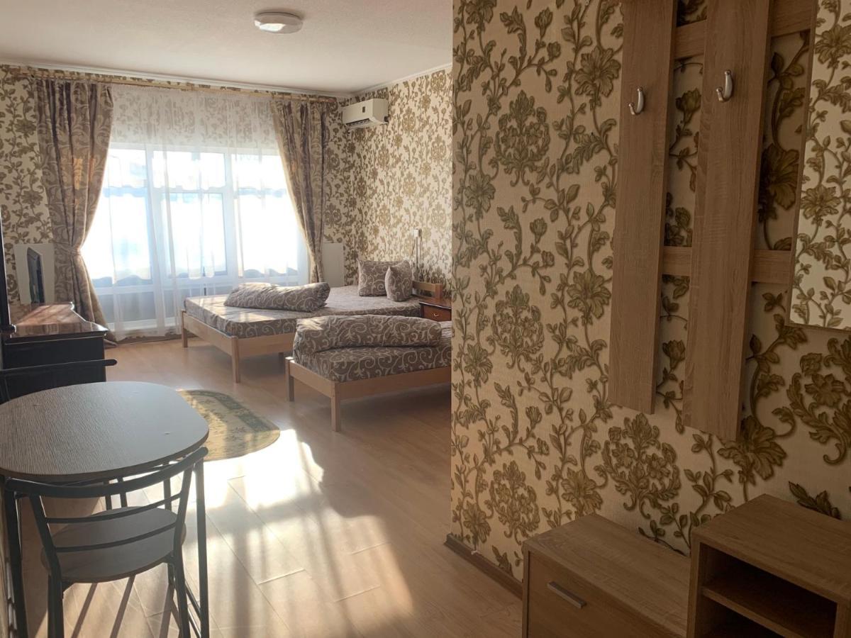 4 Seasons Hotell Boryspilʼ Exteriör bild