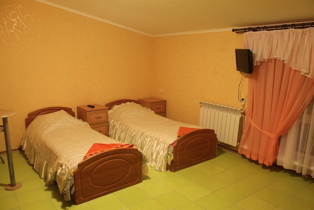 4 Seasons Hotell Boryspilʼ Rum bild
